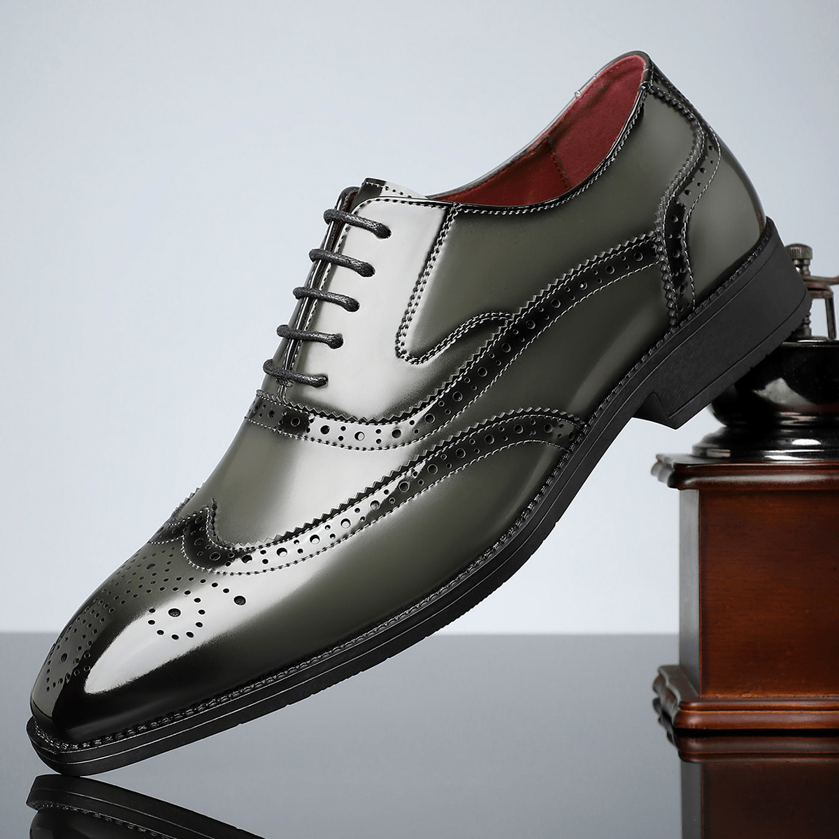 Men’s Lace - Up Brogue Dress Shoes with Wingtip Detailing