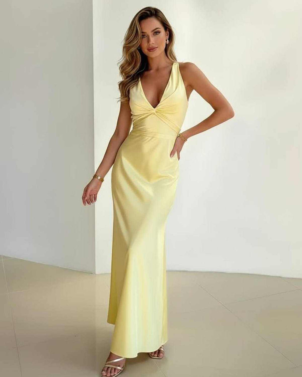 Women's Halter V-Neck Twist Detail Maxi Dress