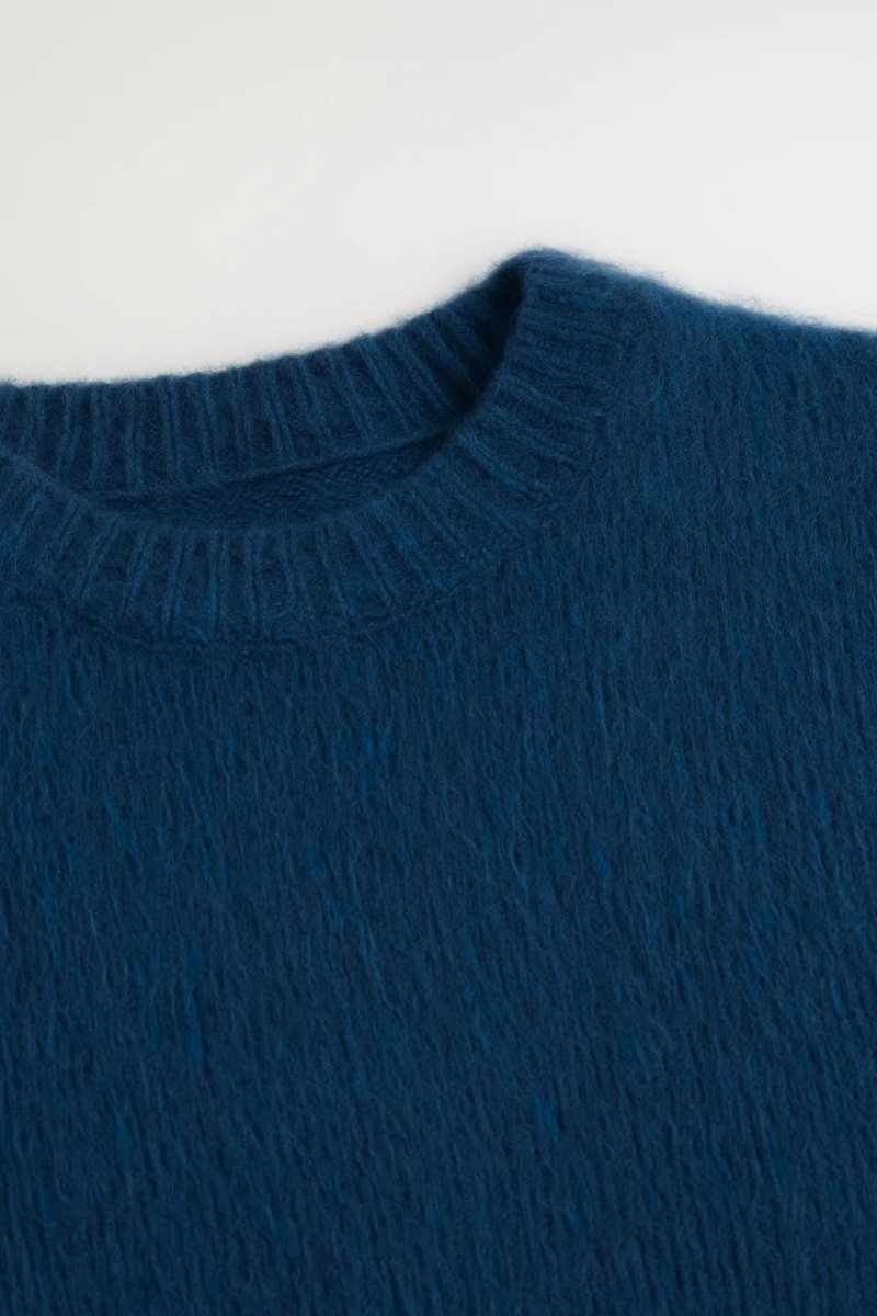 Women’s Crewneck Sweater – Soft Lightweight Knit for Everyday Comfort